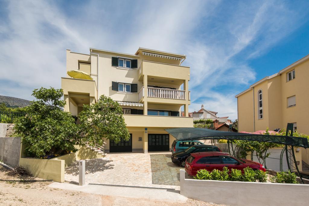 Apartments Leon Podstrana Luaran gambar