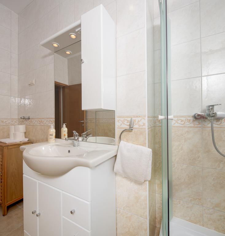 Apartments Leon Podstrana Bilik gambar
