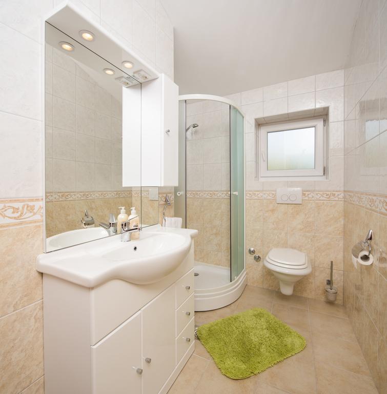 Apartments Leon Podstrana Bilik gambar