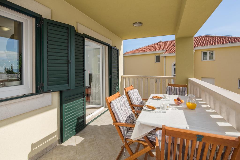 Apartments Leon Podstrana Bilik gambar