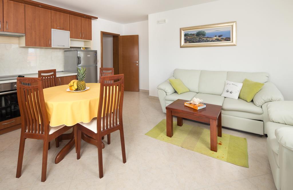 Apartments Leon Podstrana Bilik gambar