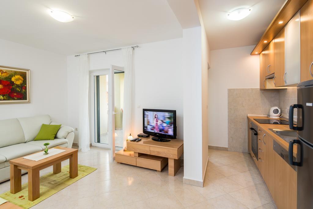 Apartments Leon Podstrana Bilik gambar
