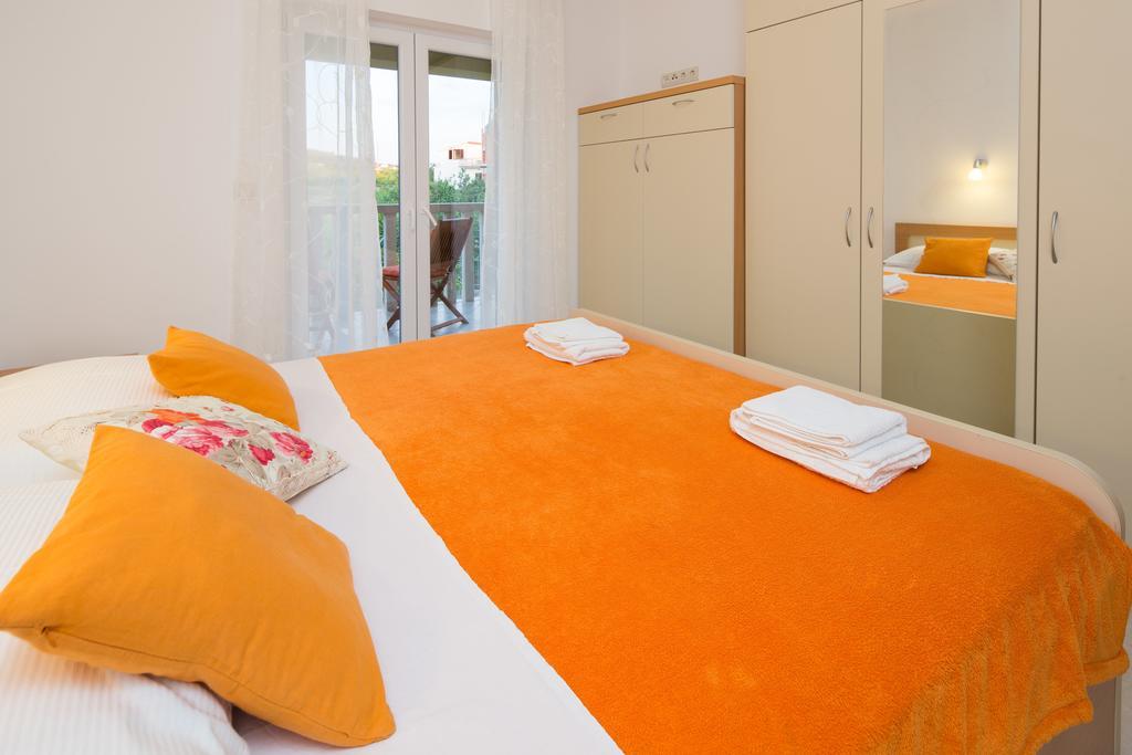 Apartments Leon Podstrana Bilik gambar