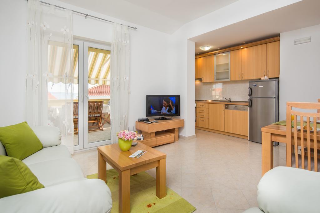 Apartments Leon Podstrana Bilik gambar