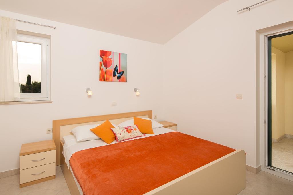 Apartments Leon Podstrana Bilik gambar