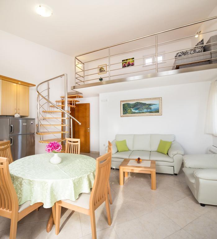Apartments Leon Podstrana Bilik gambar