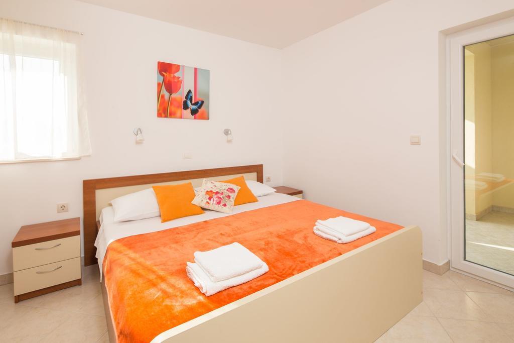 Apartments Leon Podstrana Bilik gambar