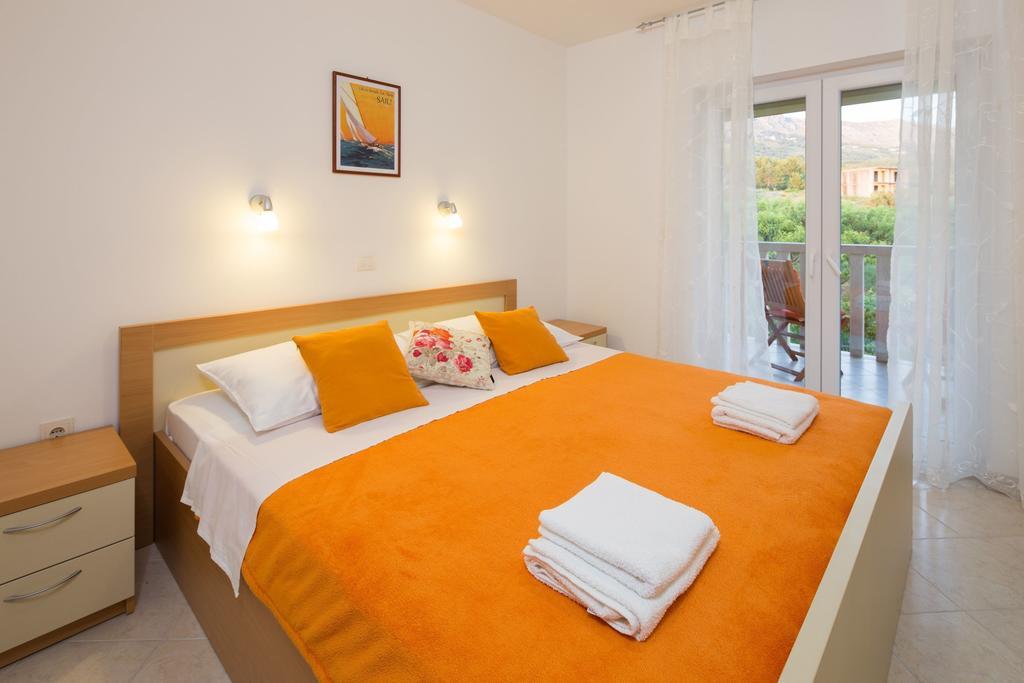 Apartments Leon Podstrana Bilik gambar