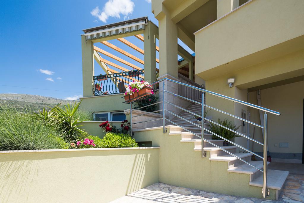Apartments Leon Podstrana Luaran gambar