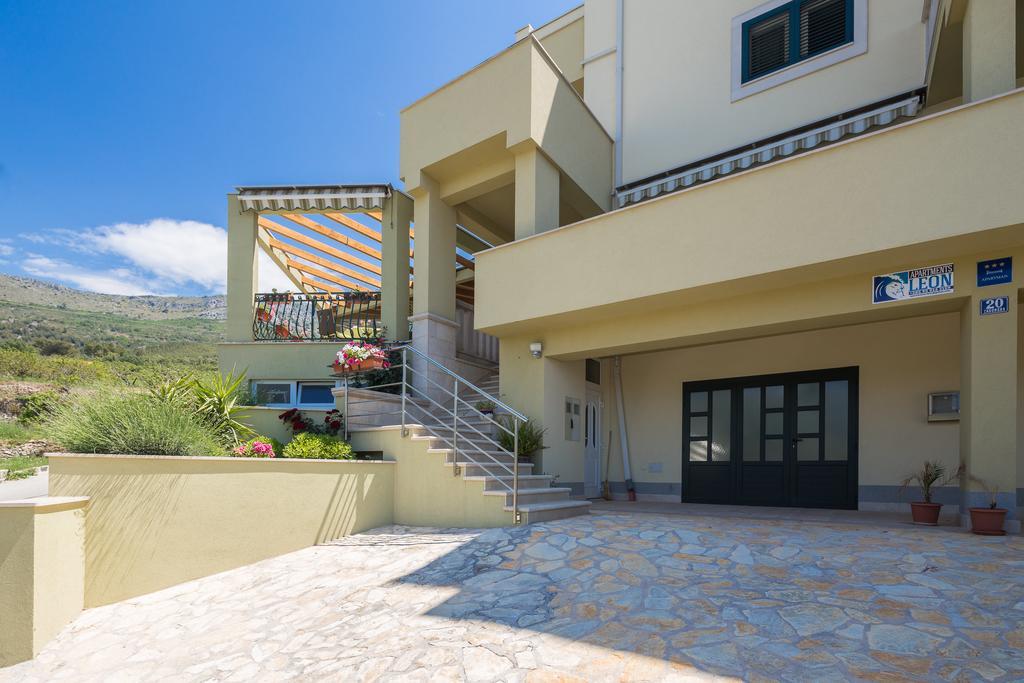Apartments Leon Podstrana Luaran gambar