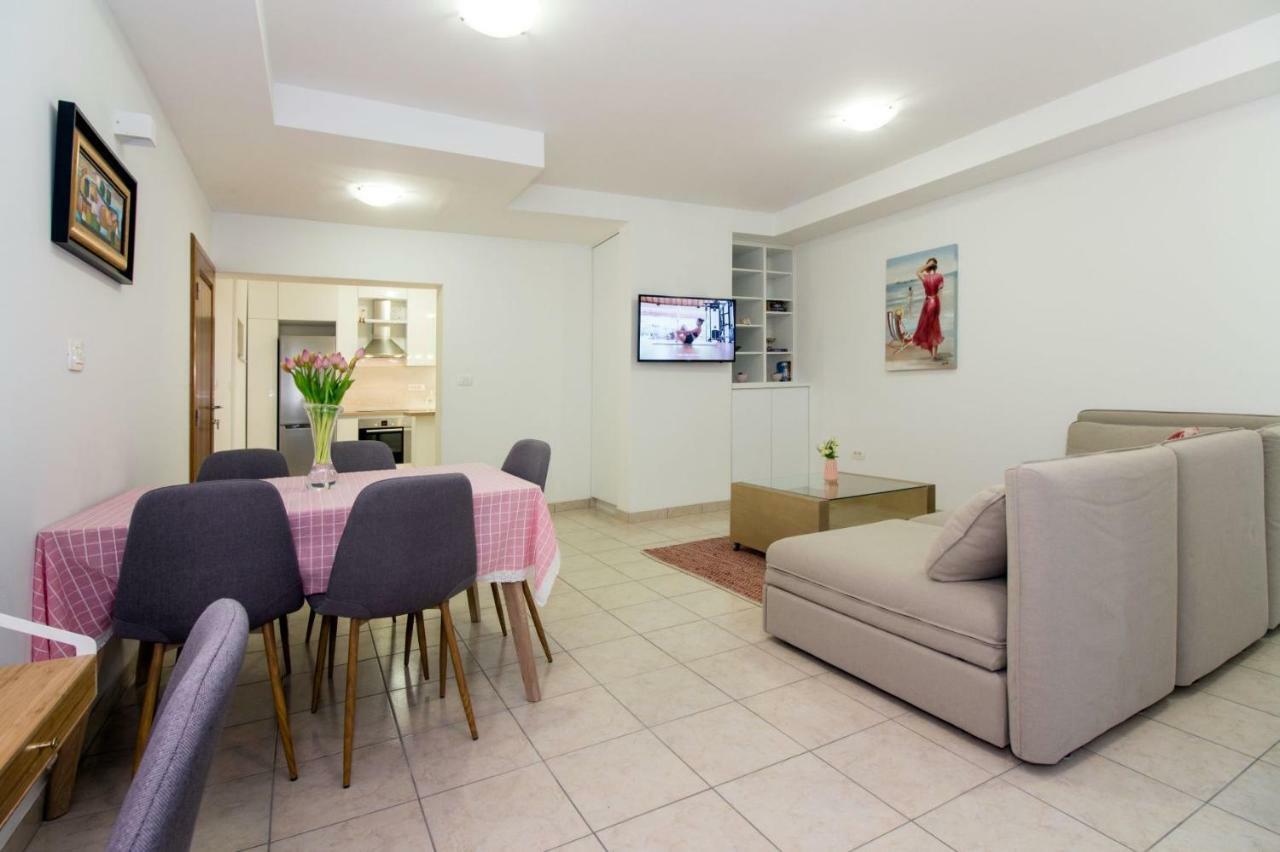 Apartments Leon Podstrana Luaran gambar