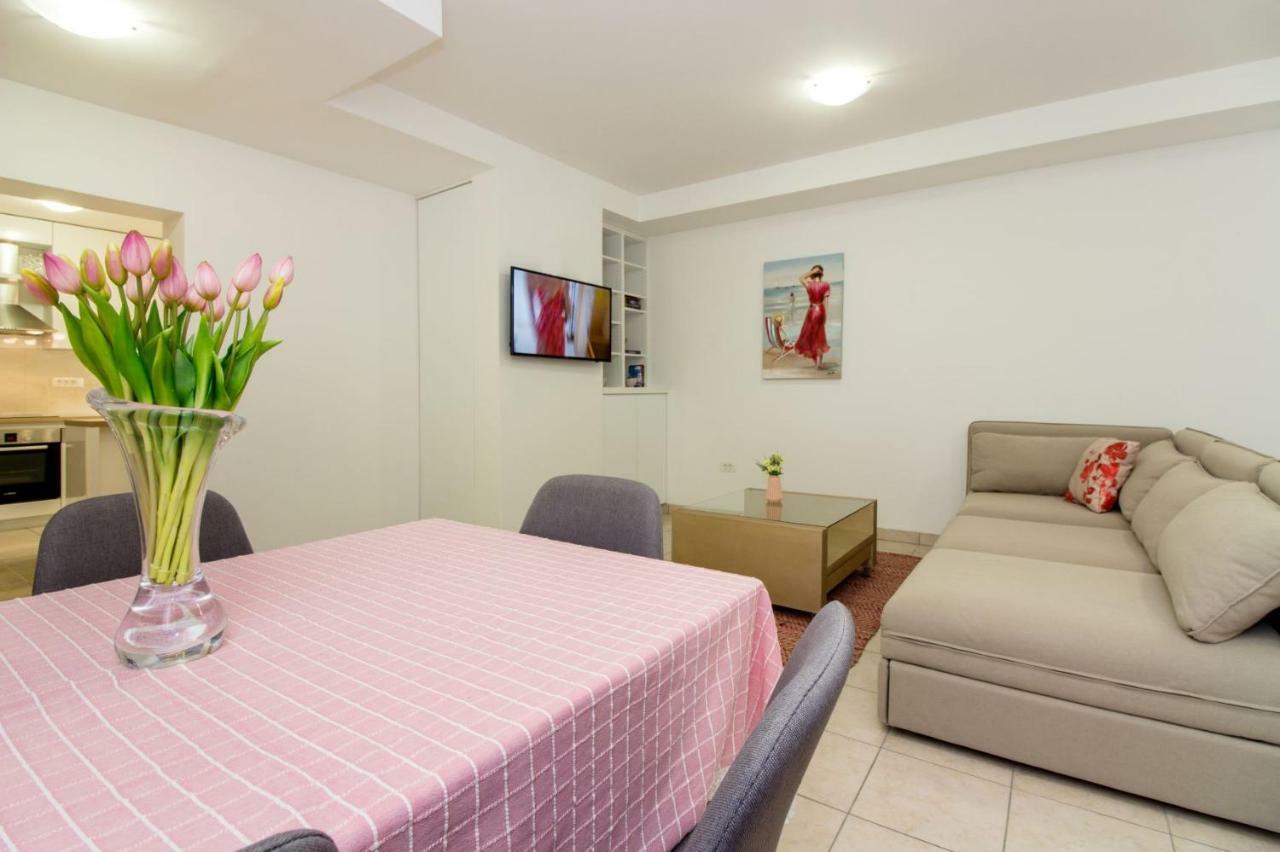 Apartments Leon Podstrana Luaran gambar
