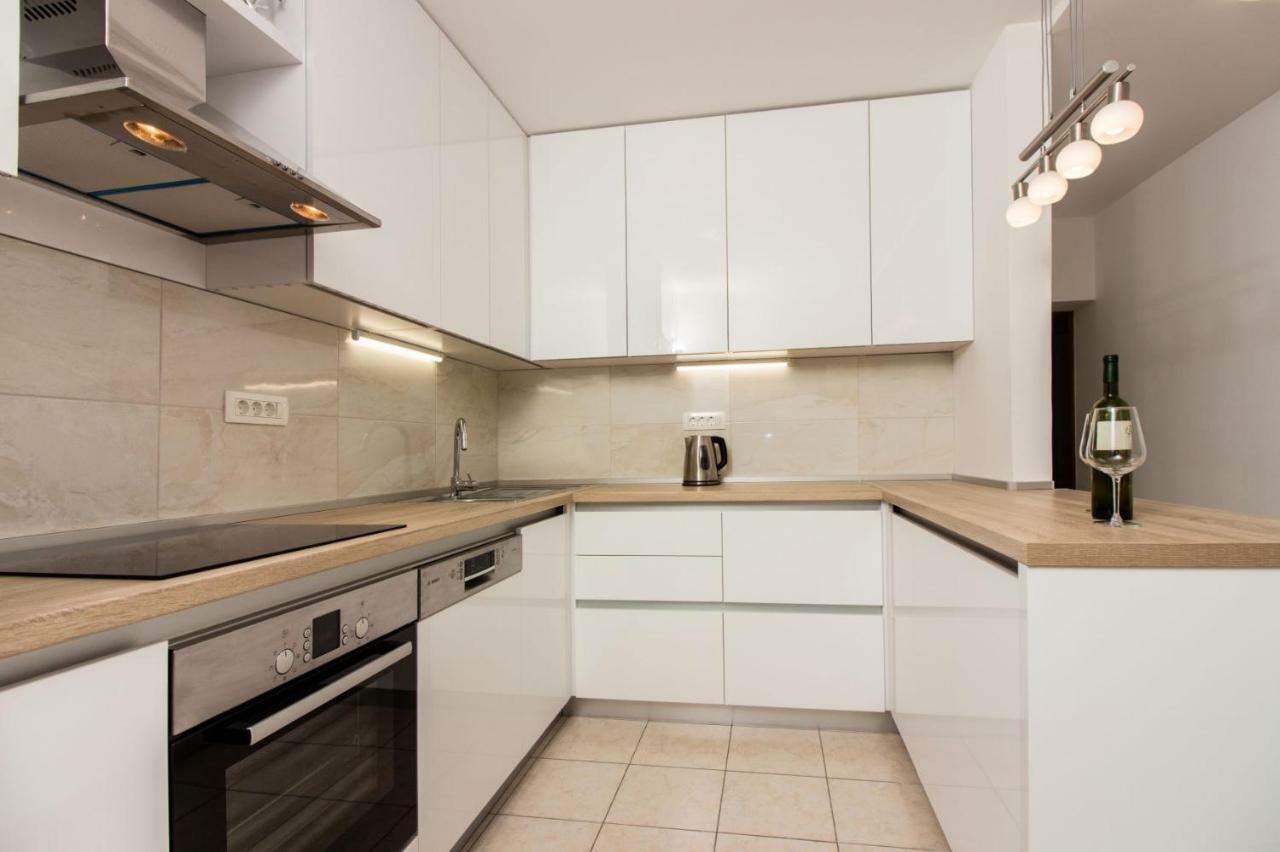 Apartments Leon Podstrana Luaran gambar